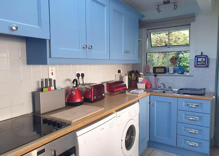 Idyllic Inchydoney Beach - Amazing Sea Views, Path To Beach! Holiday home Cork