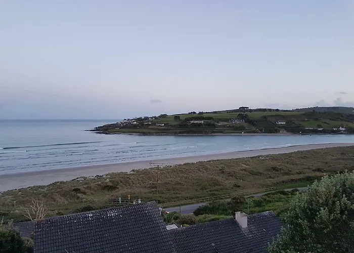 Idyllic Inchydoney Beach - Amazing Sea Views, Path To Beach! Holiday home *